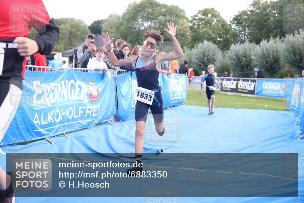 25.08.2024 - Elbe Triathlon Hamburg H.Heesch http://msf.ph/oto/6883350 25.08.2024 12:59:21 Ziel 1741, 1843, 1853 meine-sportfotos.de
