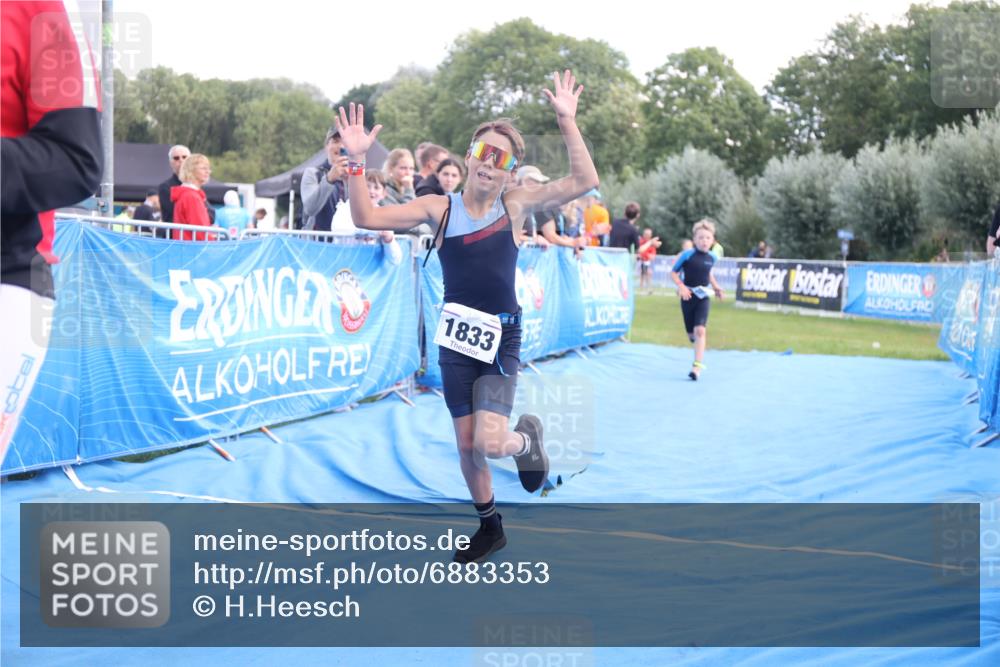25.08.2024 - Elbe Triathlon Hamburg H.Heesch http://msf.ph/oto/6883353 25.08.2024 12:59:21 Ziel 1741, 1843, 1853 meine-sportfotos.de