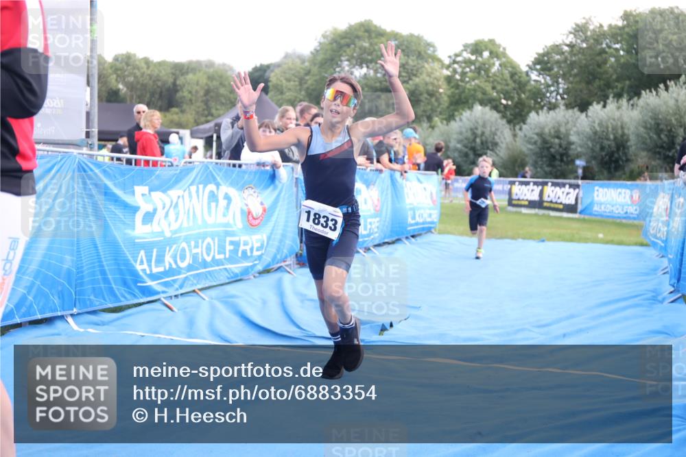 25.08.2024 - Elbe Triathlon Hamburg H.Heesch http://msf.ph/oto/6883354 25.08.2024 12:59:21 Ziel 1741, 1843, 1853 meine-sportfotos.de