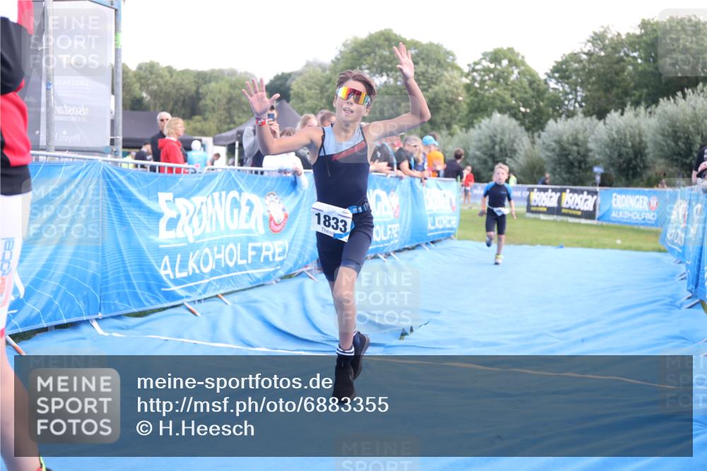 25.08.2024 - Elbe Triathlon Hamburg H.Heesch http://msf.ph/oto/6883355 25.08.2024 12:59:21 Ziel 1741, 1843, 1853 meine-sportfotos.de