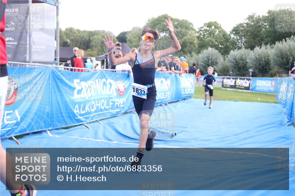 25.08.2024 - Elbe Triathlon Hamburg H.Heesch http://msf.ph/oto/6883356 25.08.2024 12:59:21 Ziel 1741, 1843, 1853 meine-sportfotos.de