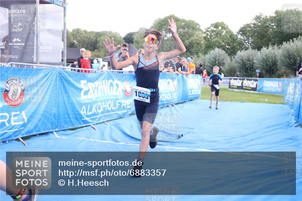 25.08.2024 - Elbe Triathlon Hamburg H.Heesch http://msf.ph/oto/6883357 25.08.2024 12:59:21 Ziel 1741, 1843, 1853 meine-sportfotos.de