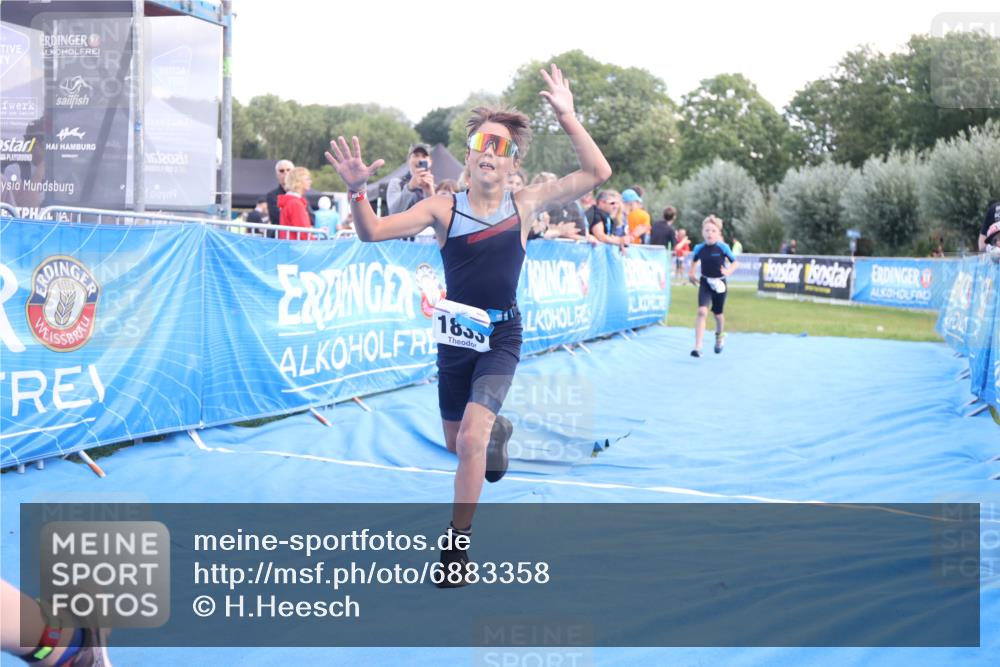 25.08.2024 - Elbe Triathlon Hamburg H.Heesch http://msf.ph/oto/6883358 25.08.2024 12:59:21 Ziel 1741, 1843, 1853 meine-sportfotos.de