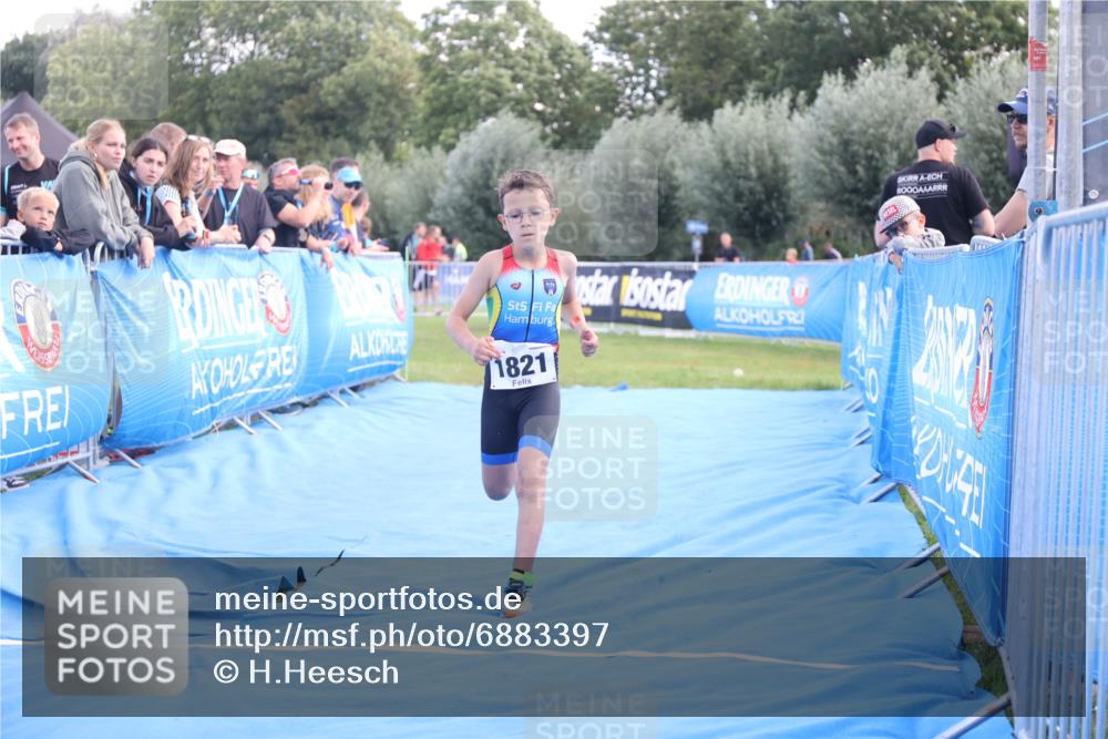 25.08.2024 - Elbe Triathlon Hamburg H.Heesch http://msf.ph/oto/6883397 25.08.2024 12:59:34 Ziel 1821, 1833, 1843, 1848 meine-sportfotos.de