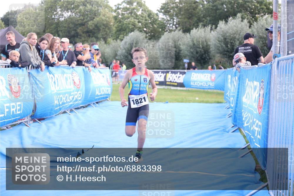 25.08.2024 - Elbe Triathlon Hamburg H.Heesch http://msf.ph/oto/6883398 25.08.2024 12:59:34 Ziel 1821, 1833, 1843, 1848 meine-sportfotos.de