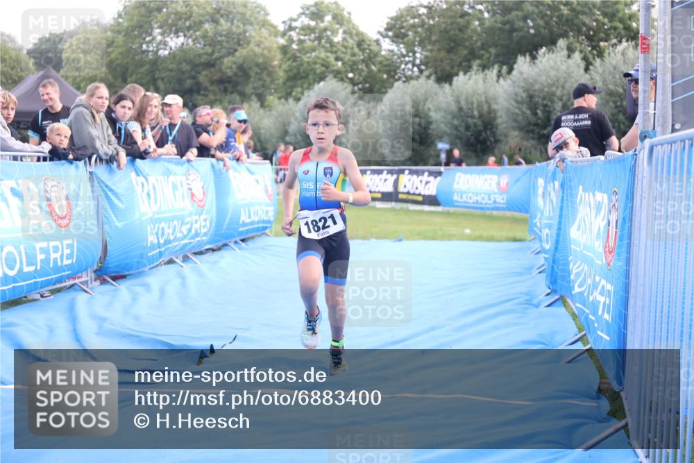 25.08.2024 - Elbe Triathlon Hamburg H.Heesch http://msf.ph/oto/6883400 25.08.2024 12:59:34 Ziel 1821, 1833, 1843, 1848 meine-sportfotos.de