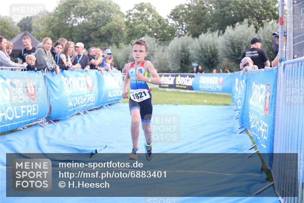 25.08.2024 - Elbe Triathlon Hamburg H.Heesch http://msf.ph/oto/6883401 25.08.2024 12:59:34 Ziel 1821, 1833, 1843, 1848 meine-sportfotos.de