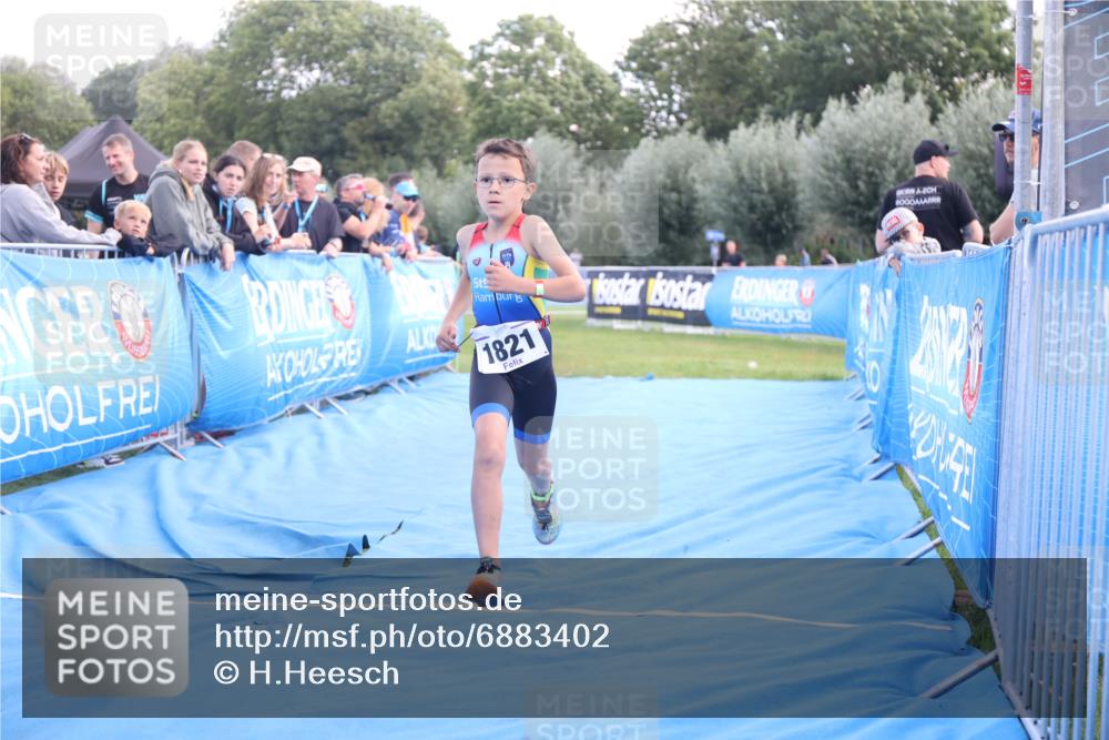 25.08.2024 - Elbe Triathlon Hamburg H.Heesch http://msf.ph/oto/6883402 25.08.2024 12:59:34 Ziel 1821, 1833, 1843, 1848 meine-sportfotos.de