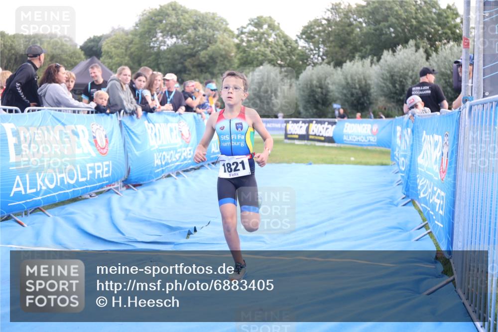 25.08.2024 - Elbe Triathlon Hamburg H.Heesch http://msf.ph/oto/6883405 25.08.2024 12:59:34 Ziel 1821, 1833, 1843, 1848 meine-sportfotos.de