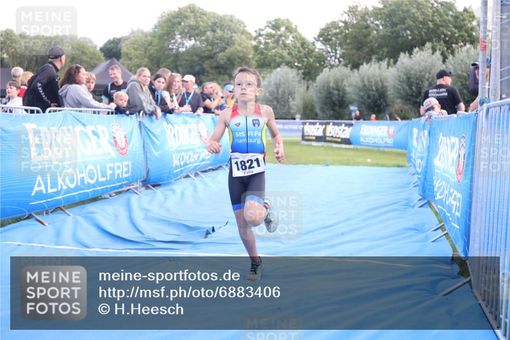 25.08.2024 - Elbe Triathlon Hamburg H.Heesch http://msf.ph/oto/6883406 25.08.2024 12:59:34 Ziel 1821, 1833, 1843, 1848 meine-sportfotos.de