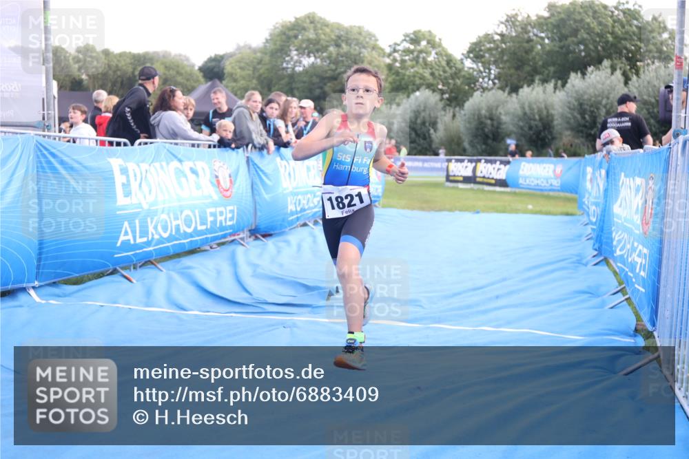 25.08.2024 - Elbe Triathlon Hamburg H.Heesch http://msf.ph/oto/6883409 25.08.2024 12:59:35 Ziel 1821, 1833, 1848 meine-sportfotos.de