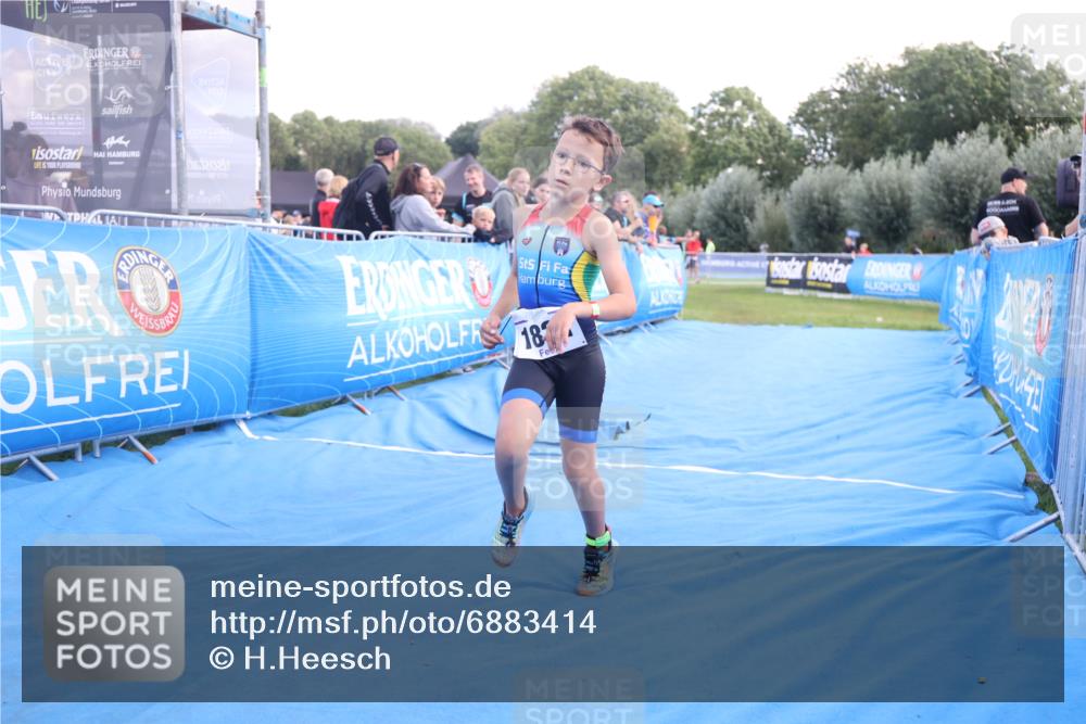 25.08.2024 - Elbe Triathlon Hamburg H.Heesch http://msf.ph/oto/6883414 25.08.2024 12:59:35 Ziel 1821, 1833, 1848 meine-sportfotos.de