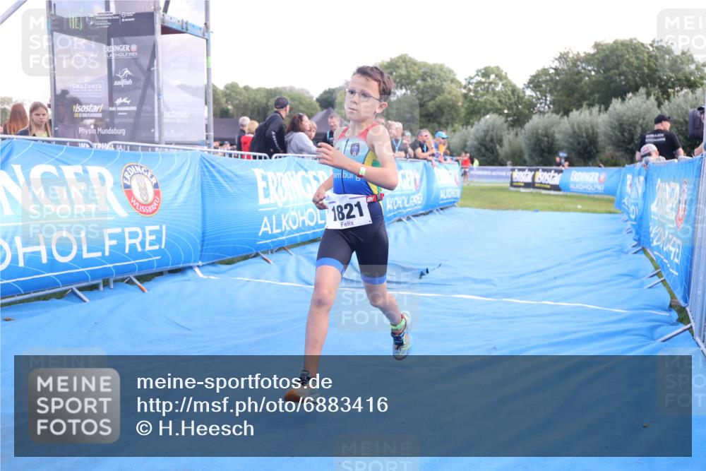25.08.2024 - Elbe Triathlon Hamburg H.Heesch http://msf.ph/oto/6883416 25.08.2024 12:59:35 Ziel 1821, 1833, 1848 meine-sportfotos.de