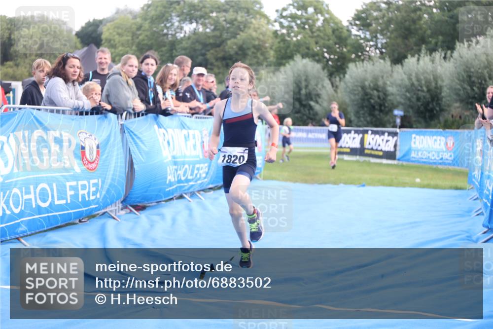 25.08.2024 - Elbe Triathlon Hamburg H.Heesch http://msf.ph/oto/6883502 25.08.2024 13:00:45 Ziel 1820 meine-sportfotos.de