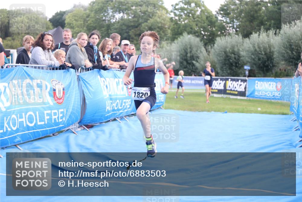 25.08.2024 - Elbe Triathlon Hamburg H.Heesch http://msf.ph/oto/6883503 25.08.2024 13:00:45 Ziel 1820 meine-sportfotos.de