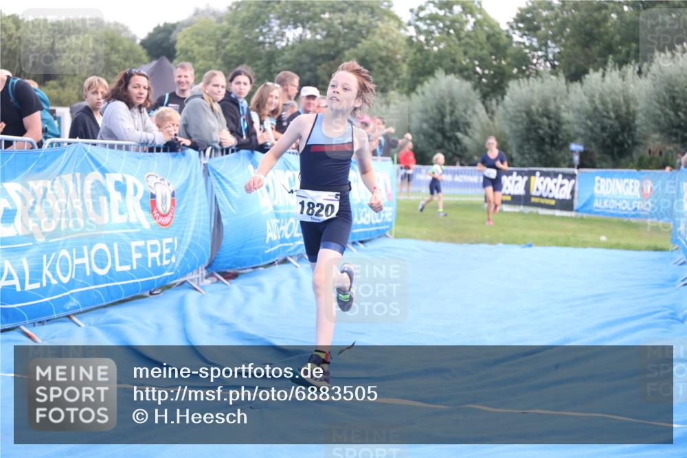 25.08.2024 - Elbe Triathlon Hamburg H.Heesch http://msf.ph/oto/6883505 25.08.2024 13:00:45 Ziel 1820 meine-sportfotos.de