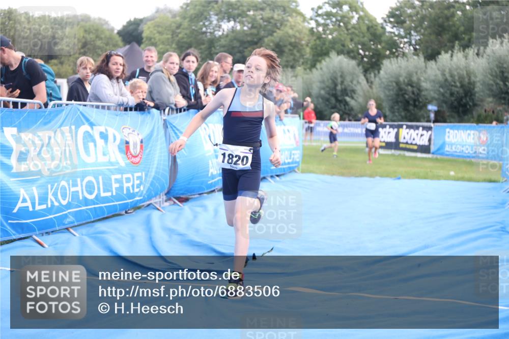 25.08.2024 - Elbe Triathlon Hamburg H.Heesch http://msf.ph/oto/6883506 25.08.2024 13:00:45 Ziel 1820 meine-sportfotos.de
