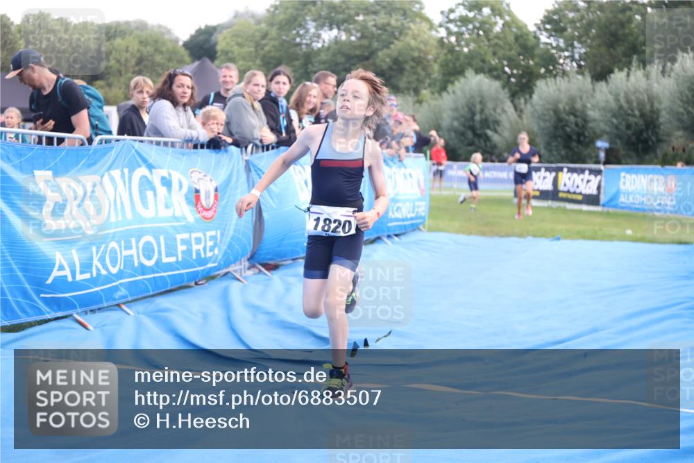 25.08.2024 - Elbe Triathlon Hamburg H.Heesch http://msf.ph/oto/6883507 25.08.2024 13:00:45 Ziel 1820 meine-sportfotos.de