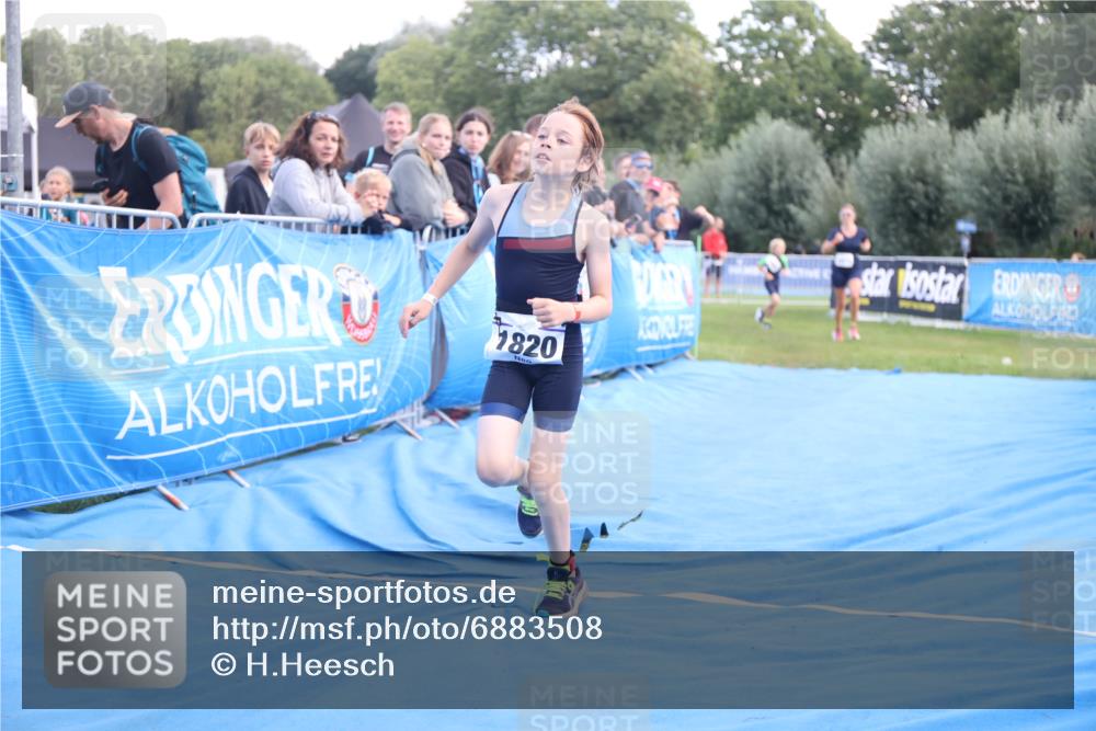 25.08.2024 - Elbe Triathlon Hamburg H.Heesch http://msf.ph/oto/6883508 25.08.2024 13:00:45 Ziel 1820 meine-sportfotos.de