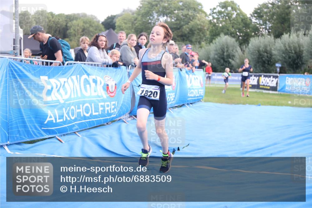 25.08.2024 - Elbe Triathlon Hamburg H.Heesch http://msf.ph/oto/6883509 25.08.2024 13:00:45 Ziel 1820 meine-sportfotos.de