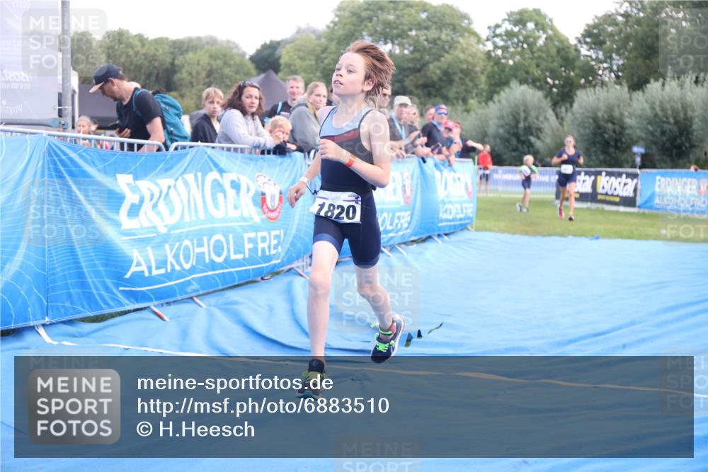 25.08.2024 - Elbe Triathlon Hamburg H.Heesch http://msf.ph/oto/6883510 25.08.2024 13:00:45 Ziel 1820 meine-sportfotos.de