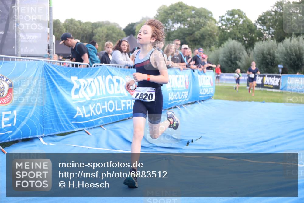 25.08.2024 - Elbe Triathlon Hamburg H.Heesch http://msf.ph/oto/6883512 25.08.2024 13:00:45 Ziel 1820 meine-sportfotos.de