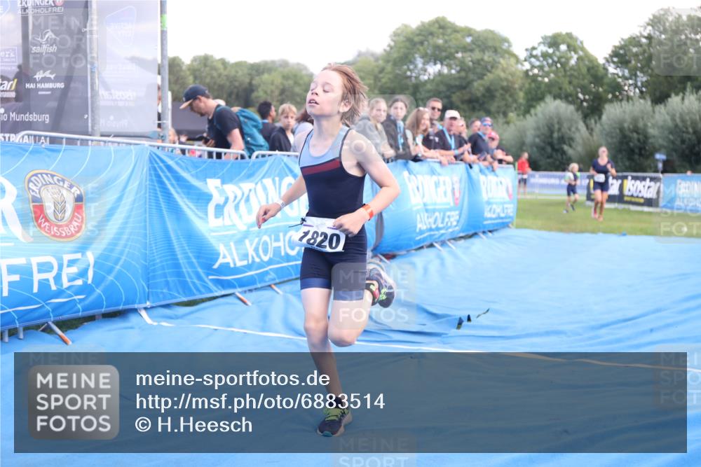 25.08.2024 - Elbe Triathlon Hamburg H.Heesch http://msf.ph/oto/6883514 25.08.2024 13:00:46 Ziel 1820 meine-sportfotos.de