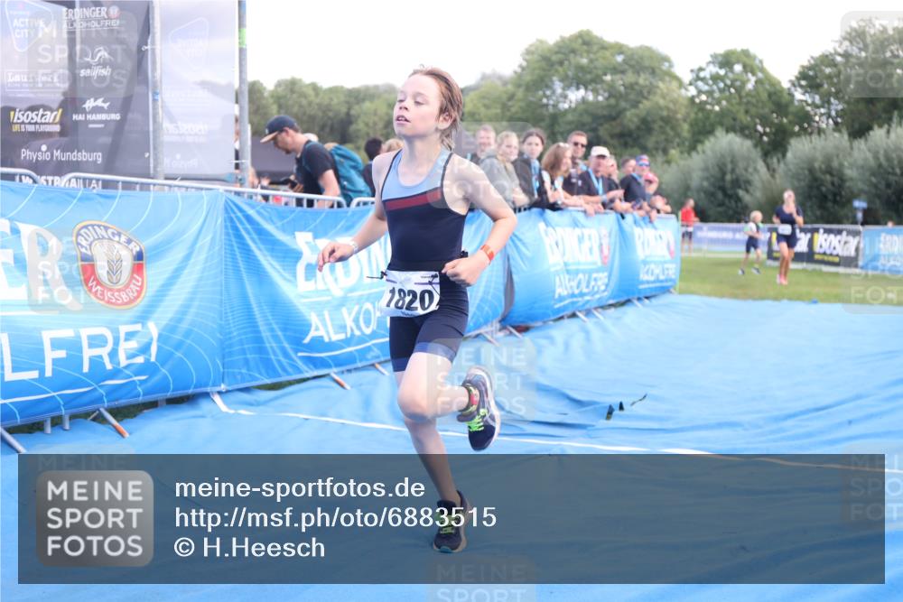 25.08.2024 - Elbe Triathlon Hamburg H.Heesch http://msf.ph/oto/6883515 25.08.2024 13:00:46 Ziel 1820 meine-sportfotos.de