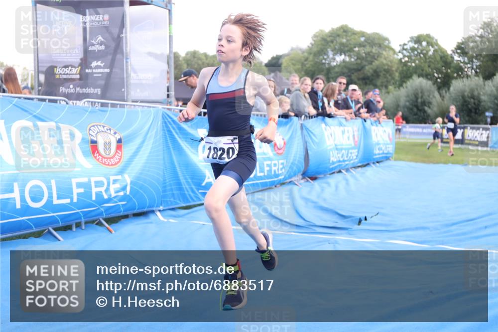 25.08.2024 - Elbe Triathlon Hamburg H.Heesch http://msf.ph/oto/6883517 25.08.2024 13:00:46 Ziel 1820 meine-sportfotos.de