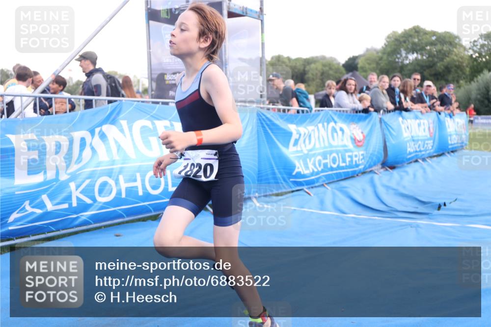 25.08.2024 - Elbe Triathlon Hamburg H.Heesch http://msf.ph/oto/6883522 25.08.2024 13:00:46 Ziel 1820 meine-sportfotos.de