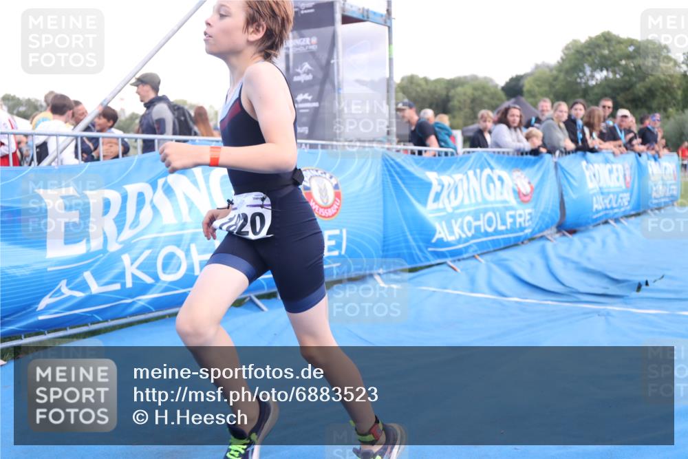 25.08.2024 - Elbe Triathlon Hamburg H.Heesch http://msf.ph/oto/6883523 25.08.2024 13:00:46 Ziel 1820 meine-sportfotos.de