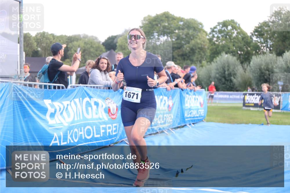 25.08.2024 - Elbe Triathlon Hamburg H.Heesch http://msf.ph/oto/6883526 25.08.2024 13:00:51 Ziel 1820, 1822 meine-sportfotos.de