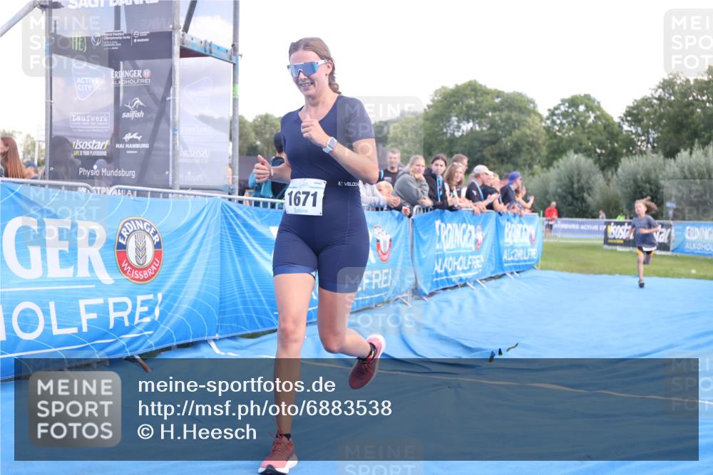 25.08.2024 - Elbe Triathlon Hamburg H.Heesch http://msf.ph/oto/6883538 25.08.2024 13:00:52 Ziel 1820, 1822 meine-sportfotos.de