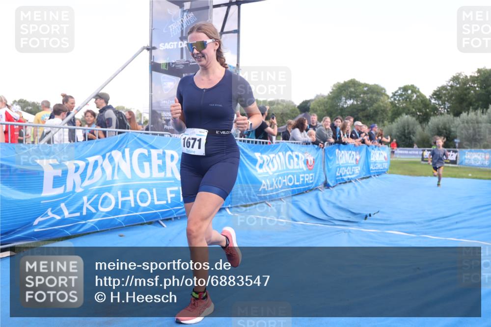 25.08.2024 - Elbe Triathlon Hamburg H.Heesch http://msf.ph/oto/6883547 25.08.2024 13:00:53 Ziel 1822 meine-sportfotos.de
