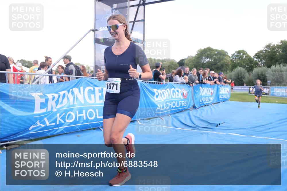 25.08.2024 - Elbe Triathlon Hamburg H.Heesch http://msf.ph/oto/6883548 25.08.2024 13:00:53 Ziel 1822 meine-sportfotos.de