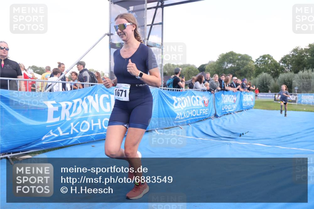 25.08.2024 - Elbe Triathlon Hamburg H.Heesch http://msf.ph/oto/6883549 25.08.2024 13:00:53 Ziel 1822 meine-sportfotos.de
