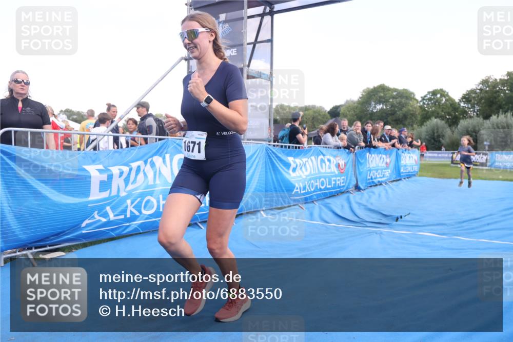 25.08.2024 - Elbe Triathlon Hamburg H.Heesch http://msf.ph/oto/6883550 25.08.2024 13:00:53 Ziel 1822 meine-sportfotos.de