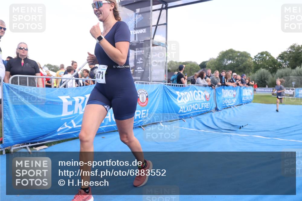 25.08.2024 - Elbe Triathlon Hamburg H.Heesch http://msf.ph/oto/6883552 25.08.2024 13:00:53 Ziel 1822 meine-sportfotos.de