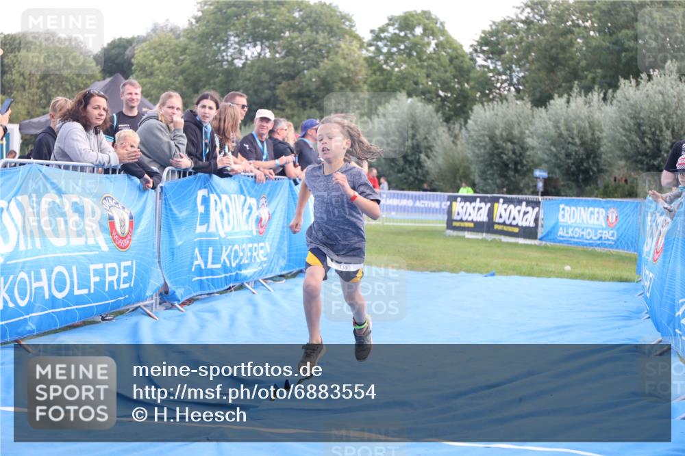 25.08.2024 - Elbe Triathlon Hamburg H.Heesch http://msf.ph/oto/6883554 25.08.2024 13:00:54 Ziel 1822 meine-sportfotos.de
