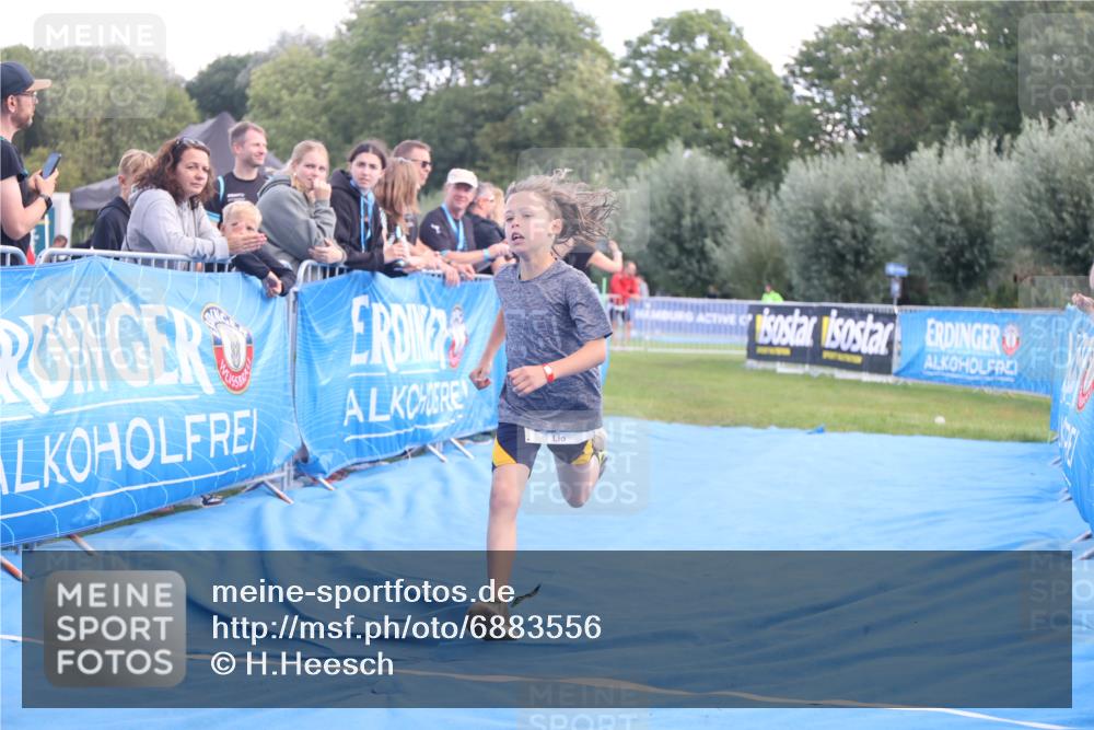 25.08.2024 - Elbe Triathlon Hamburg H.Heesch http://msf.ph/oto/6883556 25.08.2024 13:00:54 Ziel 1822 meine-sportfotos.de