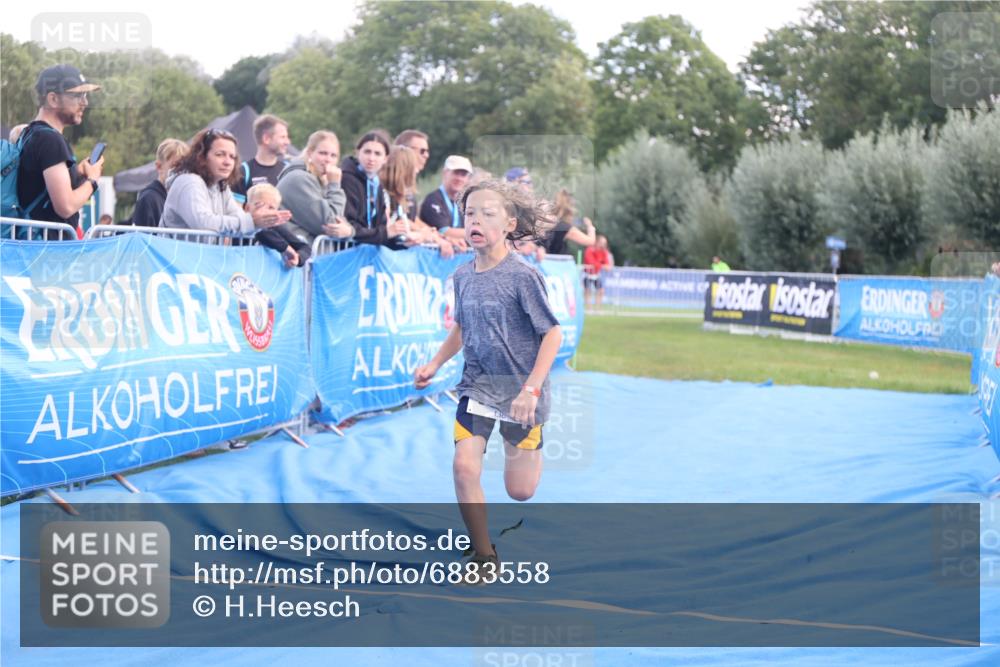 25.08.2024 - Elbe Triathlon Hamburg H.Heesch http://msf.ph/oto/6883558 25.08.2024 13:00:54 Ziel 1822 meine-sportfotos.de