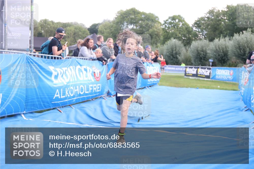 25.08.2024 - Elbe Triathlon Hamburg H.Heesch http://msf.ph/oto/6883565 25.08.2024 13:00:55 Ziel 1822 meine-sportfotos.de