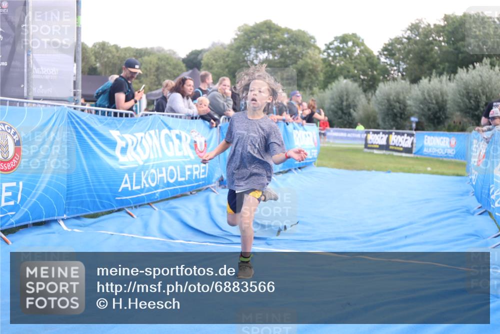 25.08.2024 - Elbe Triathlon Hamburg H.Heesch http://msf.ph/oto/6883566 25.08.2024 13:00:55 Ziel 1822 meine-sportfotos.de