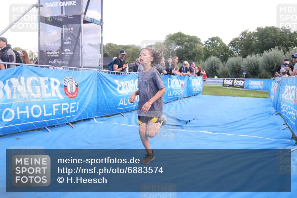 25.08.2024 - Elbe Triathlon Hamburg H.Heesch http://msf.ph/oto/6883574 25.08.2024 13:00:55 Ziel 1822 meine-sportfotos.de