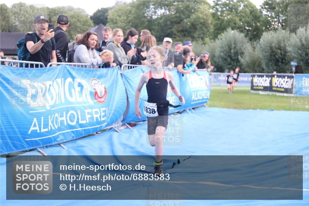 25.08.2024 - Elbe Triathlon Hamburg H.Heesch http://msf.ph/oto/6883583 25.08.2024 13:01:10 Ziel 1799, 1827, 1838, 1839 meine-sportfotos.de