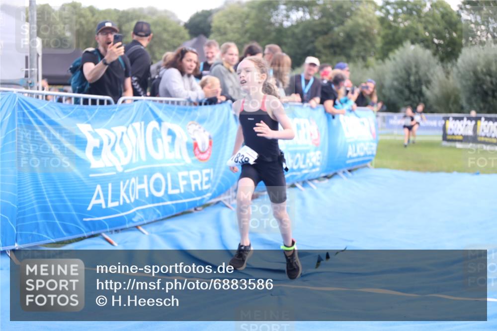 25.08.2024 - Elbe Triathlon Hamburg H.Heesch http://msf.ph/oto/6883586 25.08.2024 13:01:10 Ziel 1799, 1827, 1838, 1839 meine-sportfotos.de