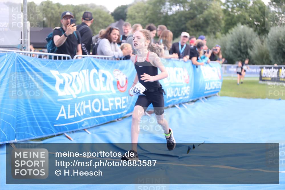 25.08.2024 - Elbe Triathlon Hamburg H.Heesch http://msf.ph/oto/6883587 25.08.2024 13:01:10 Ziel 1799, 1827, 1838, 1839 meine-sportfotos.de