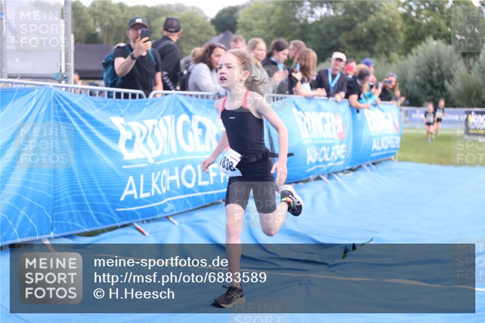 25.08.2024 - Elbe Triathlon Hamburg H.Heesch http://msf.ph/oto/6883589 25.08.2024 13:01:10 Ziel 1799, 1827, 1838, 1839 meine-sportfotos.de