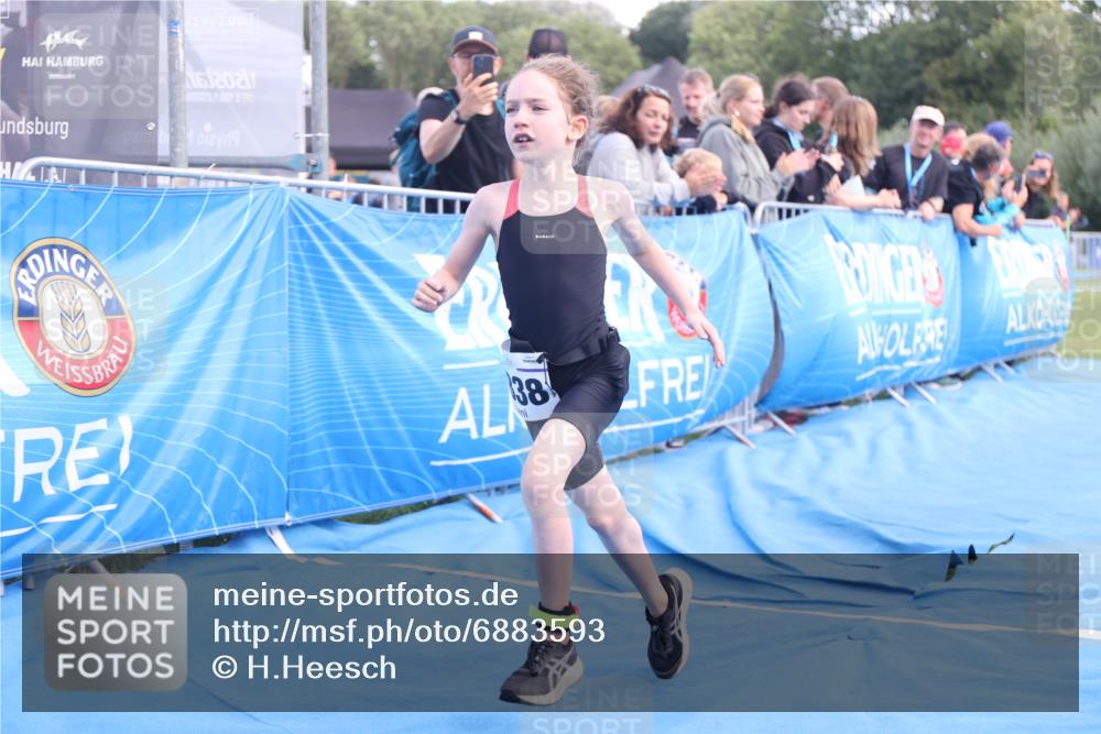 25.08.2024 - Elbe Triathlon Hamburg H.Heesch http://msf.ph/oto/6883593 25.08.2024 13:01:10 Ziel 1799, 1827, 1838, 1839 meine-sportfotos.de