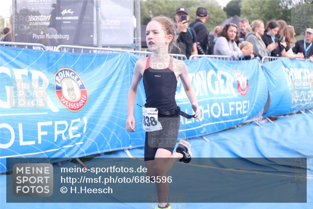 25.08.2024 - Elbe Triathlon Hamburg H.Heesch http://msf.ph/oto/6883596 25.08.2024 13:01:10 Ziel 1799, 1827, 1838, 1839 meine-sportfotos.de